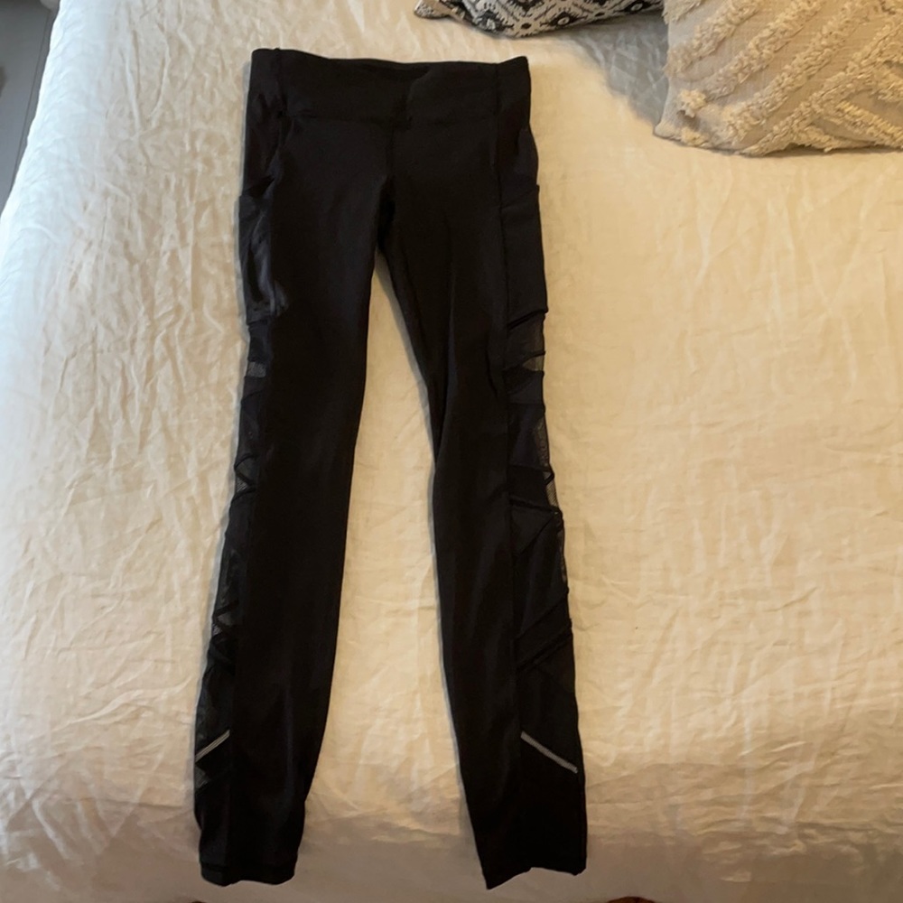Lululemon black mesh side workout pant